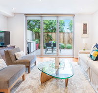 Modern apartment with large courtyard and short walk to Bondi Beach - Sydney Tourism