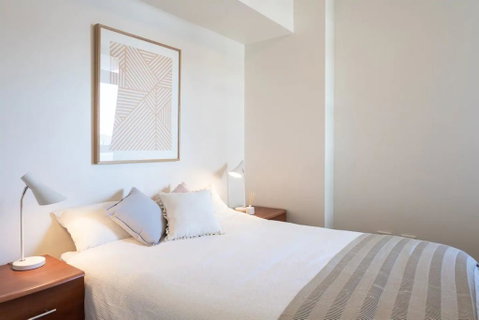 Modern Harbourside Apartment With A View - Sydney Tourism 3