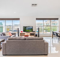 Modern Unit With Balconies Near Melbourne Airport - Sydney Tourism