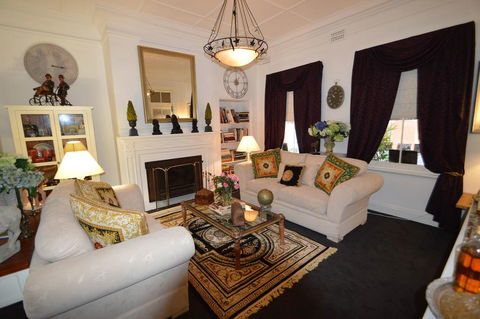 Montrose House - Sydney Tourism 1
