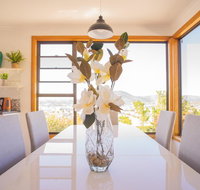 Moonah House-10 mins to CBD  MONA 4BR 2 BATH great view park 3 cars sleep 11 king bed en-suite - Sydney Tourism