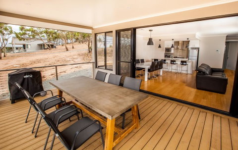 Neagles Retreat Villas - Sydney Tourism 3