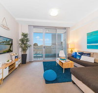 Near Airport  Train Station Stylish Two-Story Apartment - Sydney Tourism