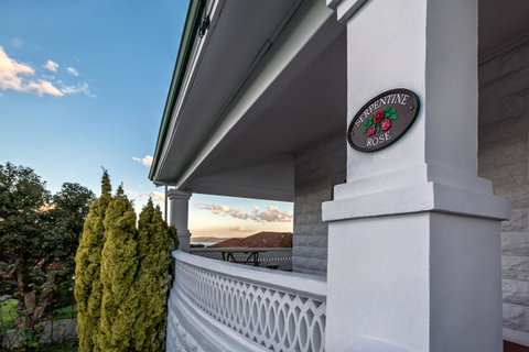 Serpentine Rose - Sydney Tourism 0