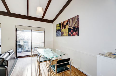 Seashore Memories - Sleeps 3 - Sydney Tourism 9