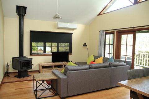 Riverglen Chalets - Sydney Tourism 12