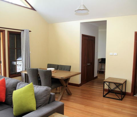 Riverglen Chalets - Sydney Tourism 16