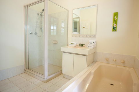 Riverglen Chalets - Sydney Tourism 23