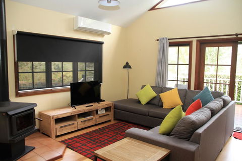 Riverglen Chalets - Sydney Tourism 13