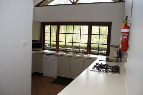 Riverglen Chalets - Sydney Tourism 8