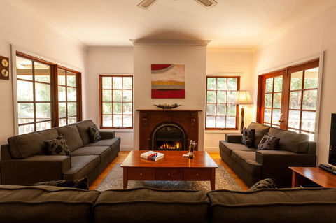 Riverglen Chalets - Sydney Tourism 3