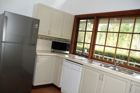 Riverglen Chalets - Sydney Tourism 9