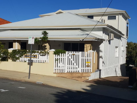 Stirling Apartments - Studio 1 - Sydney Tourism 2