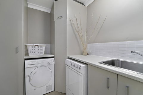Luxury Suite Bunbury - Sydney Tourism 15
