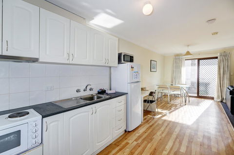 West Beach Lagoon 208 â€“ Great Value! - Sydney Tourism 12