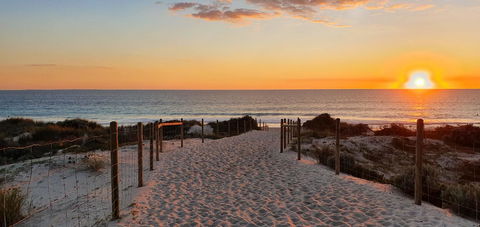 West Beach Lagoon 208 â€“ Great Value! - Sydney Tourism 26