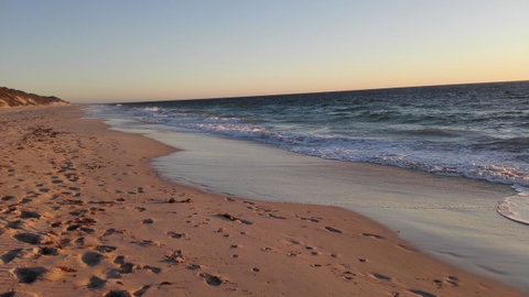 Alkimos Beach Cottage - Sydney Tourism 6