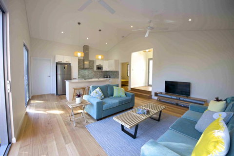 Sunny Blinco Street House - Sydney Tourism 2