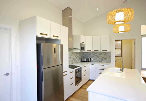 Sunny Blinco Street House - Sydney Tourism 5