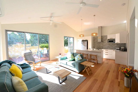 Sunny Blinco Street House - Sydney Tourism 0