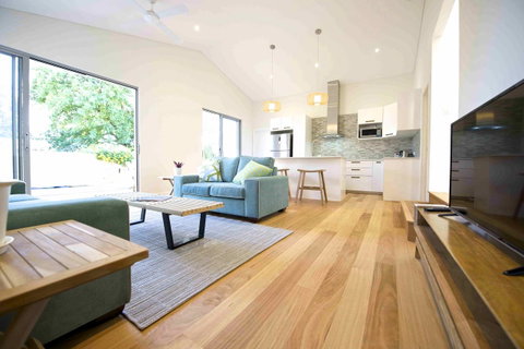 Sunny Blinco Street House - Sydney Tourism 1