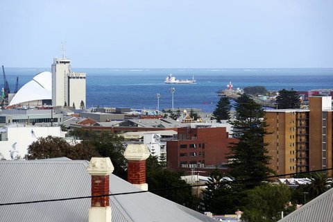Studio 208 With Ocean Views - Sydney Tourism 19