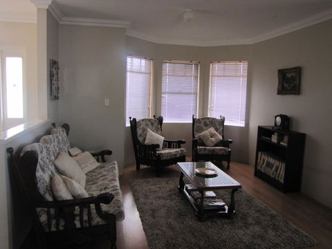 Ocean View Retreat - Sydney Tourism 21