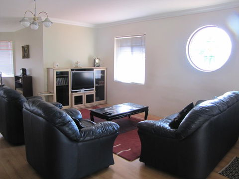 Ocean View Retreat - Sydney Tourism 1