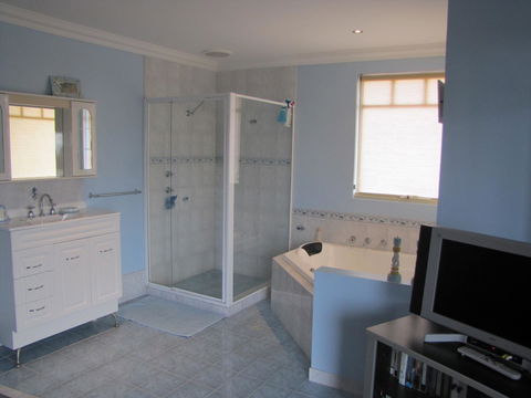 Ocean View Retreat - Sydney Tourism 5