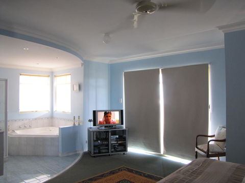 Ocean View Retreat - Sydney Tourism 7