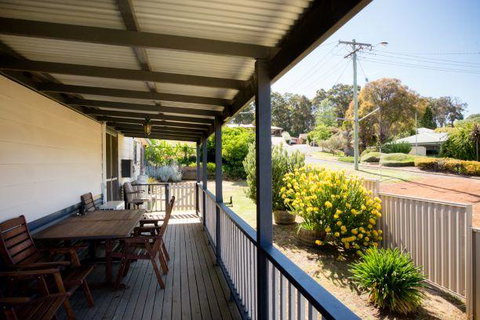 Yvonnes Rest Holiday Home - Sydney Tourism 1