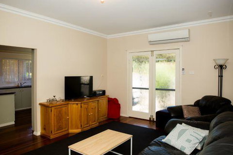 Yvonnes Rest Holiday Home - Sydney Tourism 6