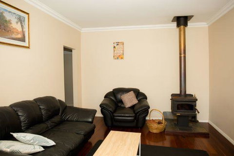 Yvonnes Rest Holiday Home - Sydney Tourism 7
