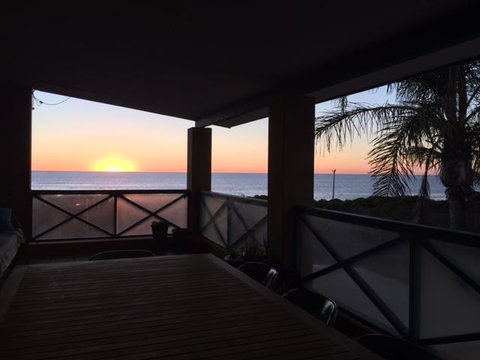 Surf Views - Sydney Tourism 0