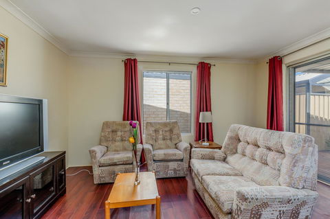 Brilliant, Neat, Convenient, Family-friendly House - Sydney Tourism 6