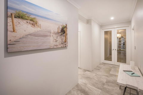 15 Cabot Close - Sydney Tourism 3