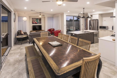 15 Cabot Close - Sydney Tourism 15