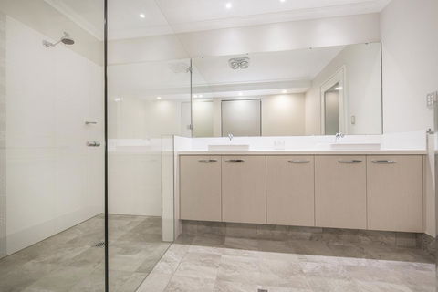 15 Cabot Close - Sydney Tourism 6