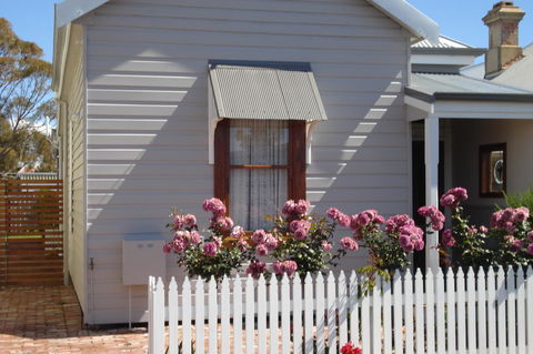Bluebird Cottage - Sydney Tourism 0