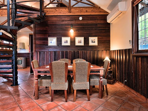 Oak Tree Barn Bridgetown - Sydney Tourism 4