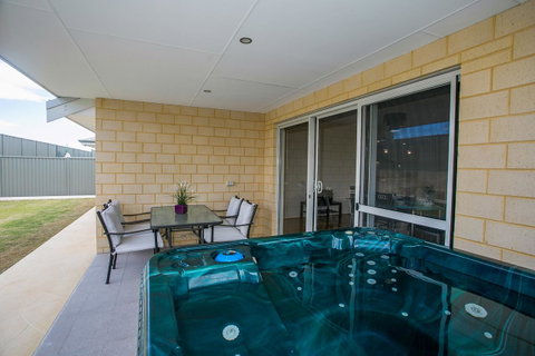 Indian Ocean Retreat - Sydney Tourism 12