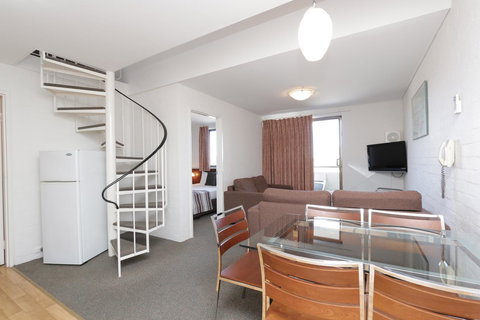 Atrium Hotel Mandurah - Sydney Tourism 21