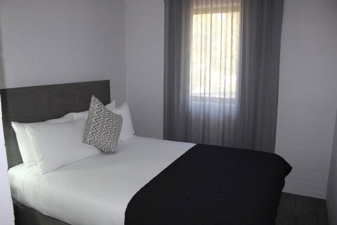 Atrium Hotel Mandurah - Sydney Tourism 3