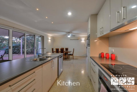 13 Learmonth Street - Close To Town Centre - Sydney Tourism 4