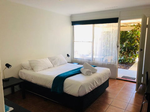 Jurien Bay Hotel Motel - Sydney Tourism 16
