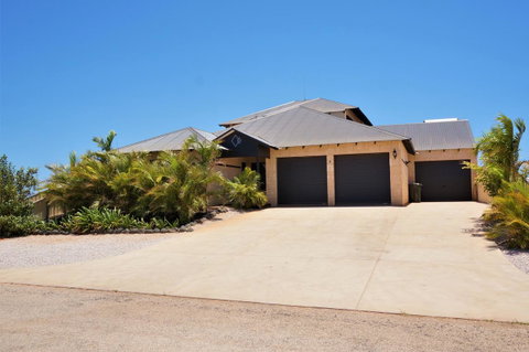 27 Corella Court - Sydney Tourism 1