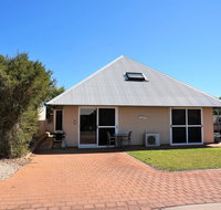 Osprey Holiday Village Unit 103/1 Bed - Perfect short stay apartment with King size bed - Sydney Tourism