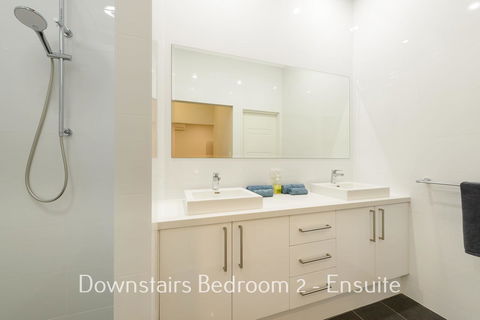 32 Corella Court - Sydney Tourism 9