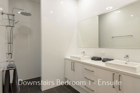 32 Corella Court - Sydney Tourism 8