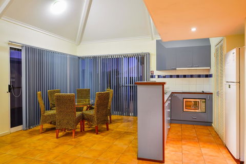 Osprey Holiday Village Unit 119 - Sydney Tourism 4